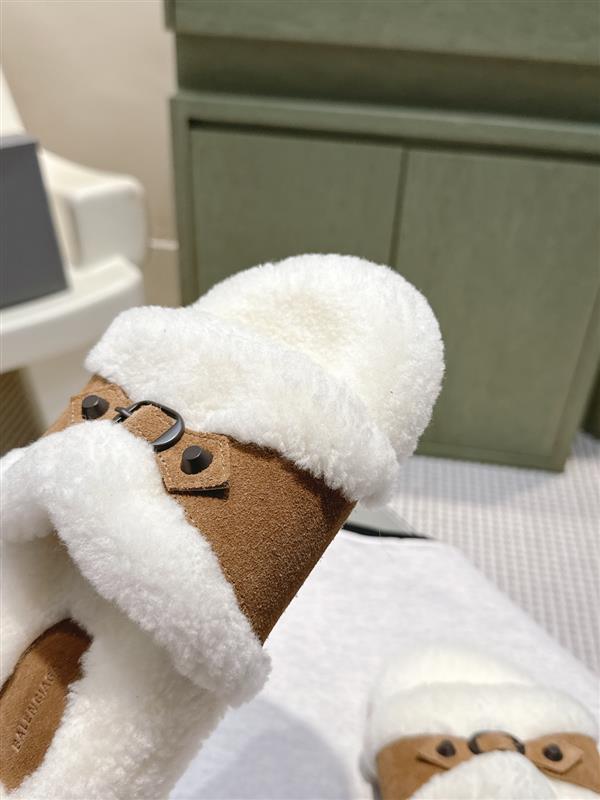 2025112818447693 240